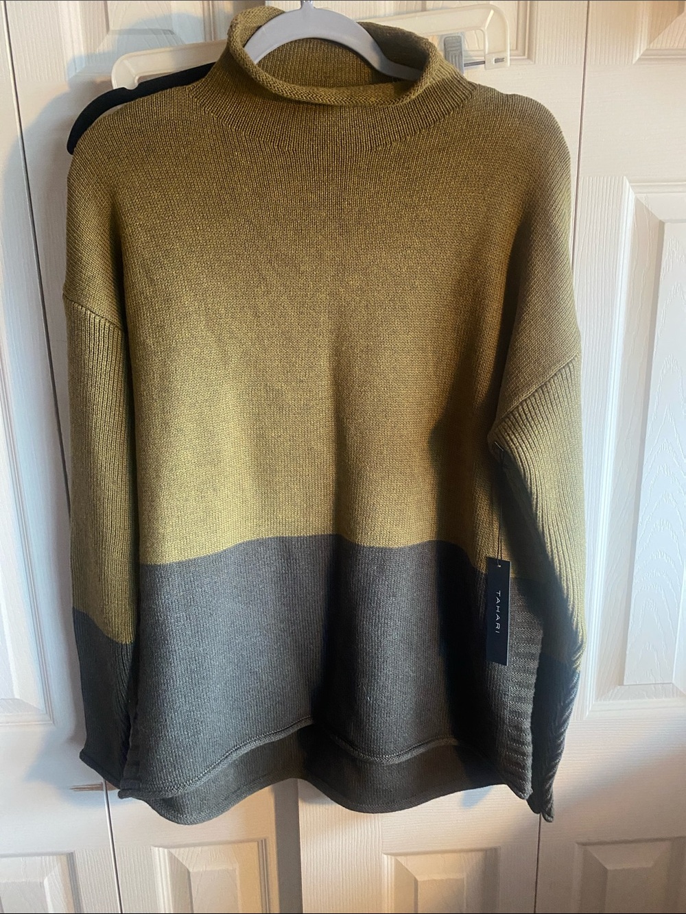 Tahari NWT Color Block Cotton mix Ribbed Sleeve Cowl neck Knit Sweater